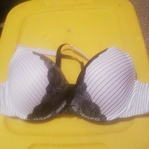44B Lane Bryant cacique bra criss cross straps